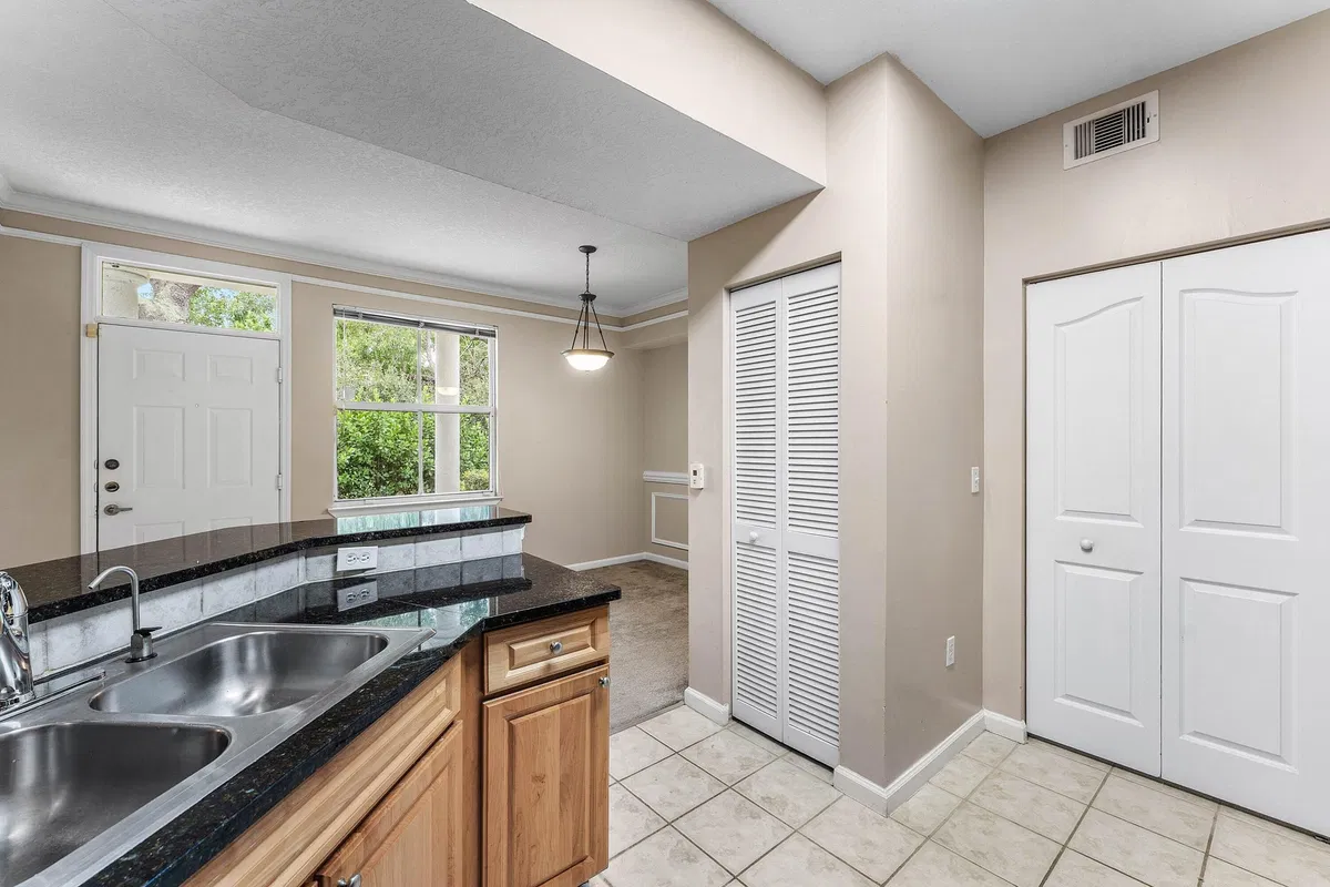  Unit 1211 photo 7