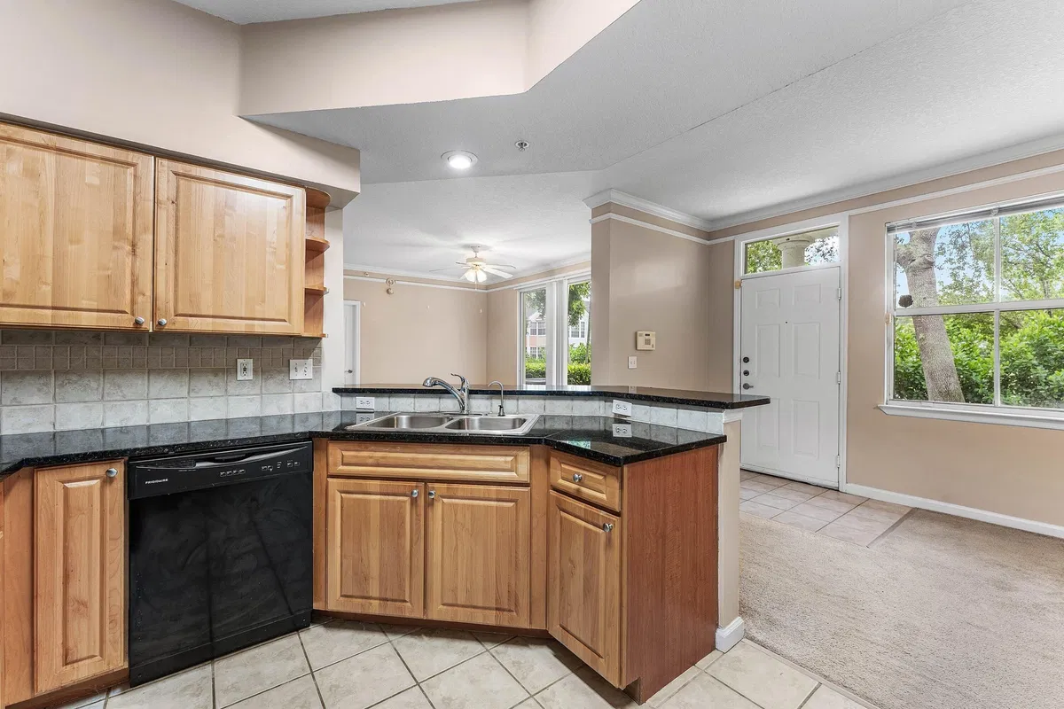  Unit 1211 photo 10