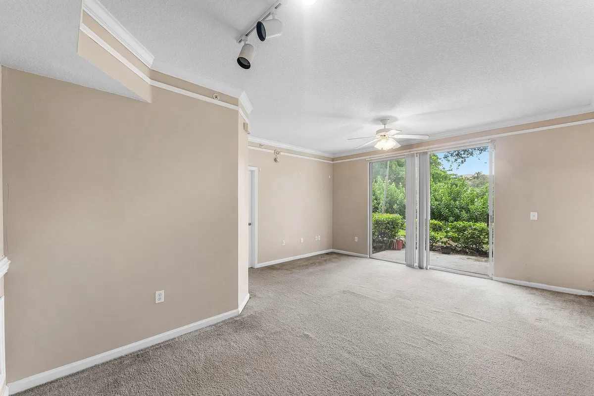  Unit 1211 photo 16