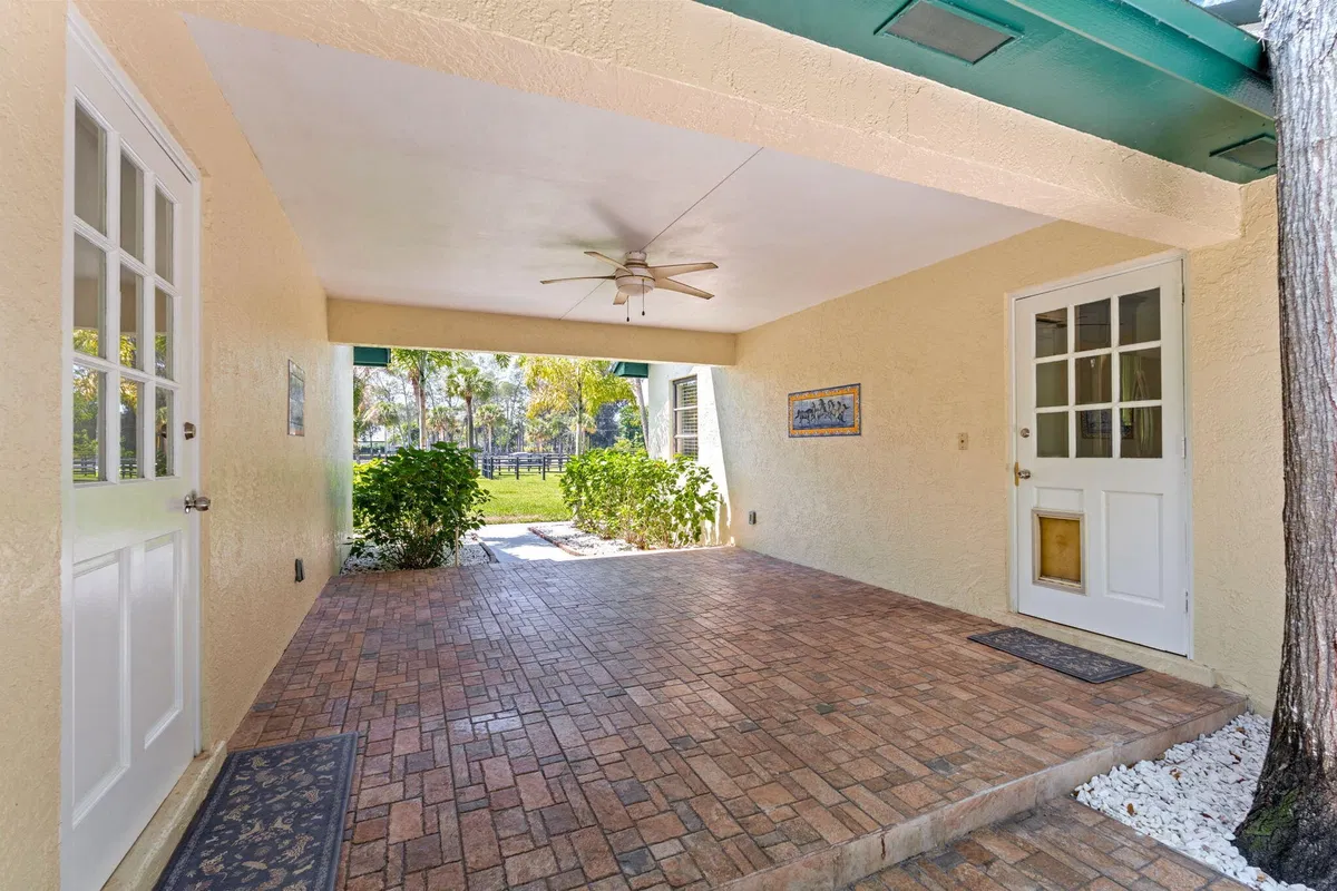 Residence photo 31