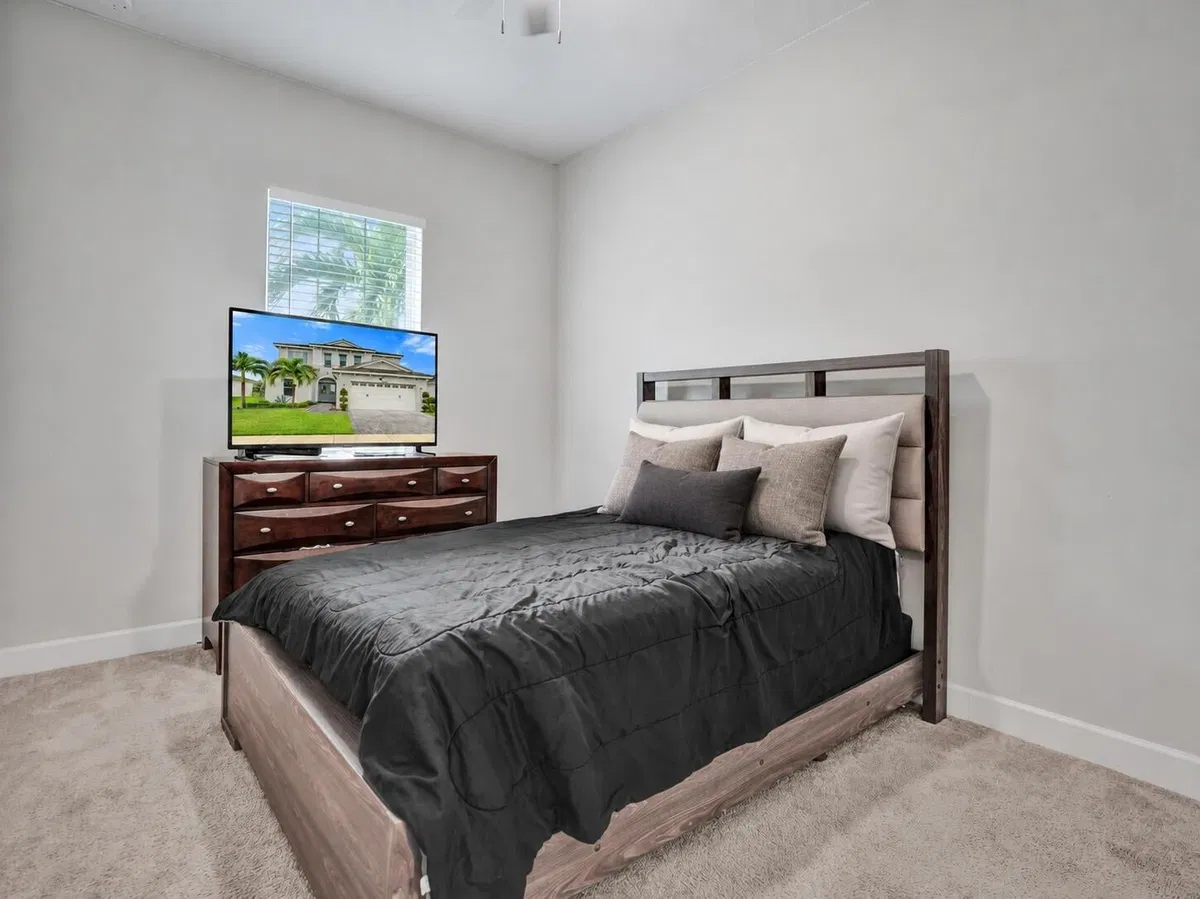 Residence photo 22