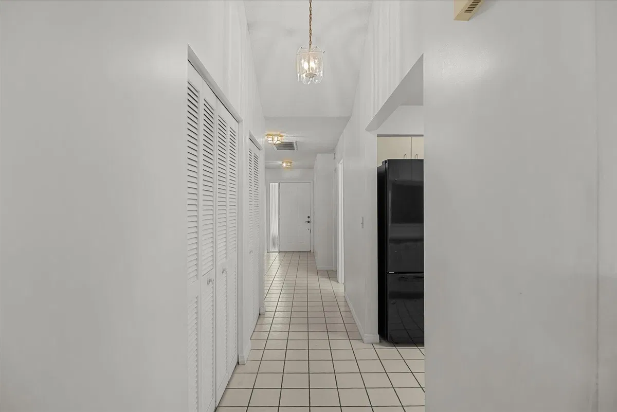 Residence photo 19