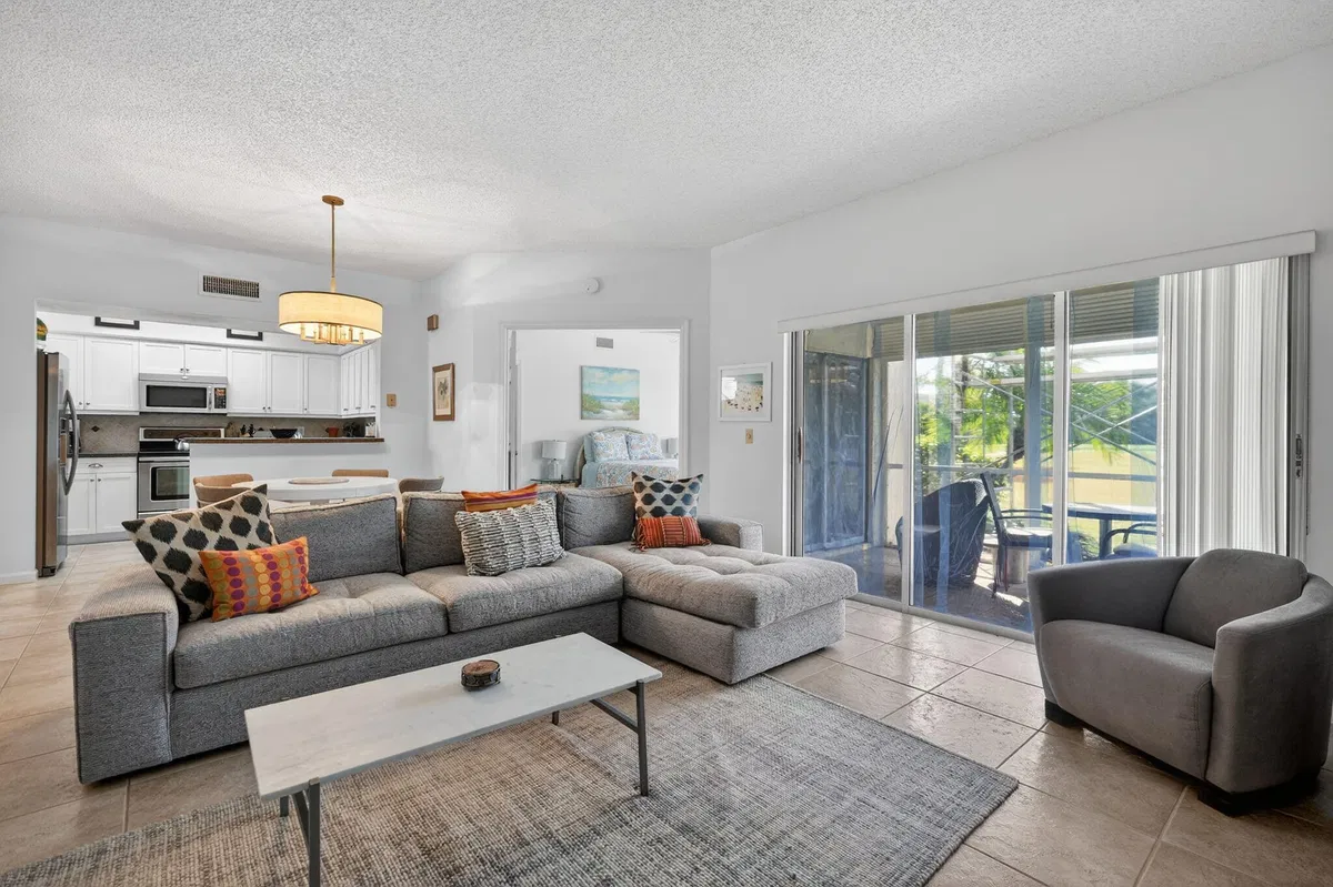 Unit 4205 photo 13