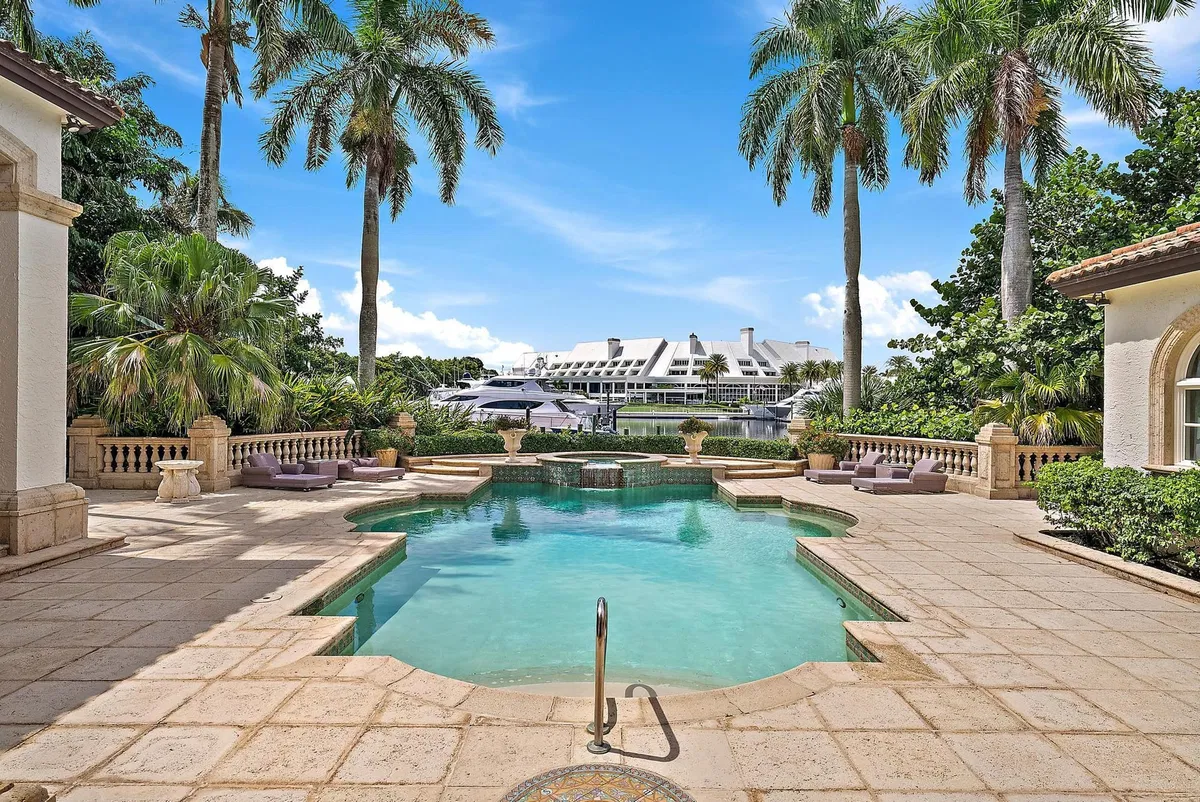 Admirals Cove Residence photo 34