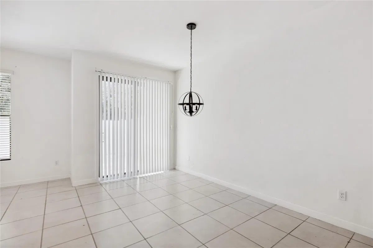  Residence photo 16