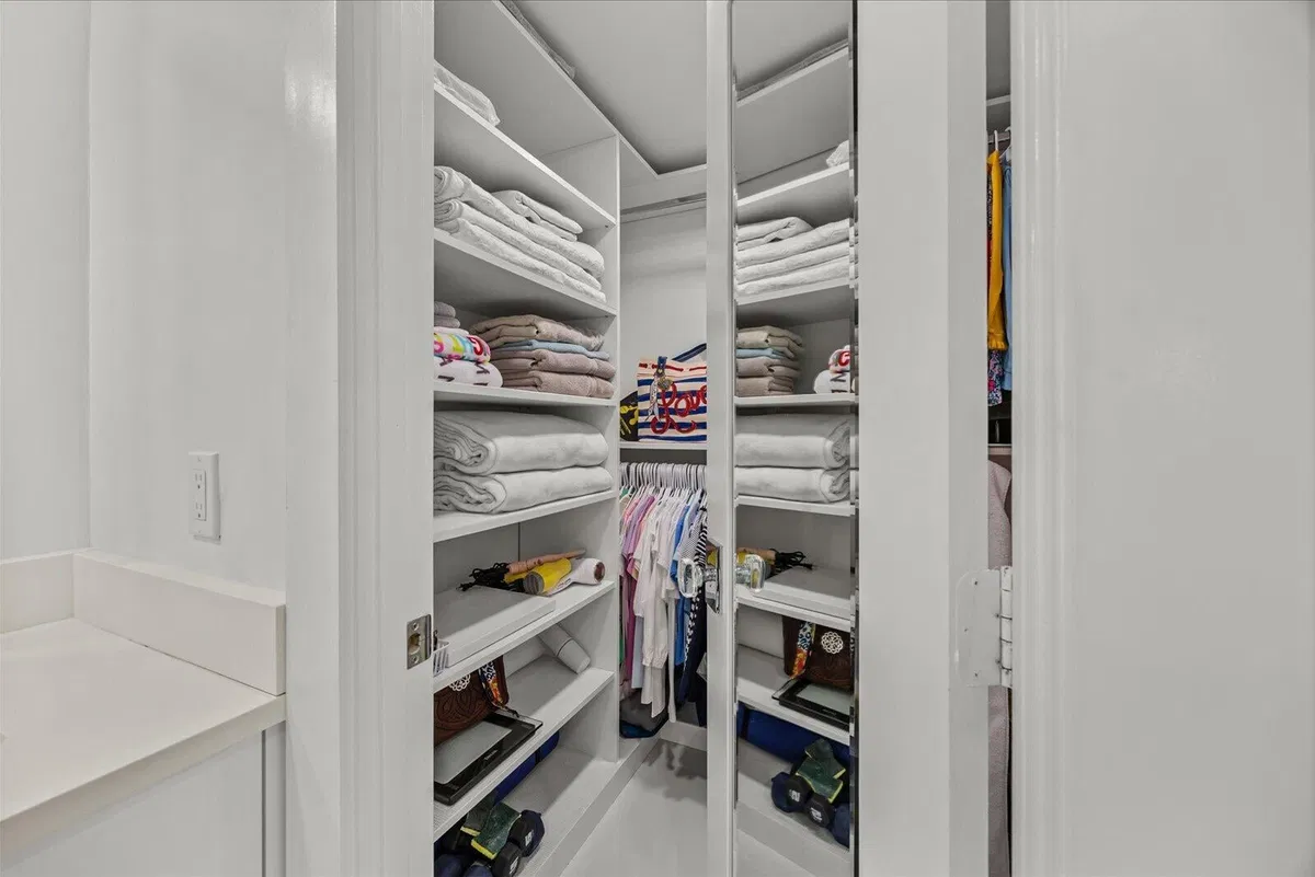Unit 105 photo 25