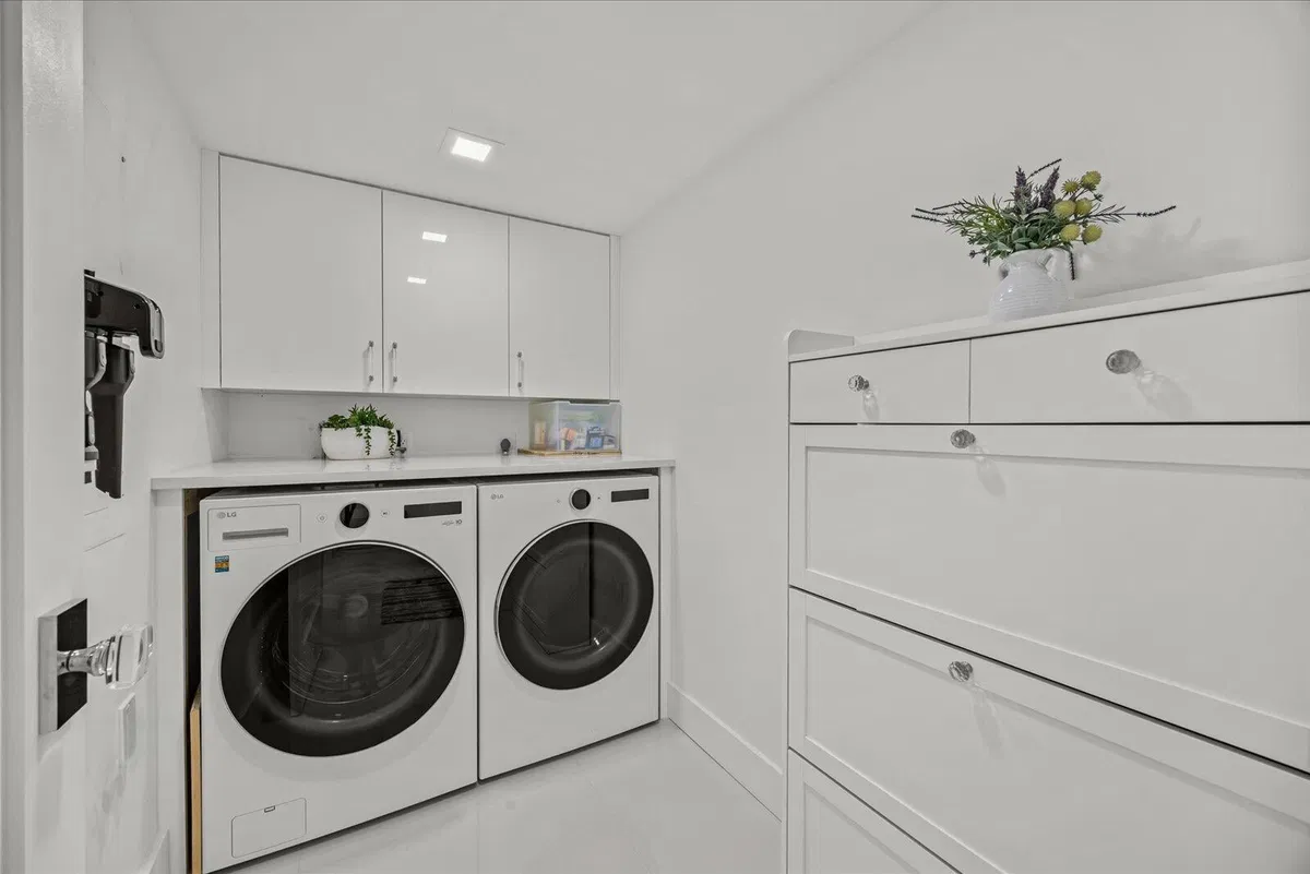 Unit 105 photo 28
