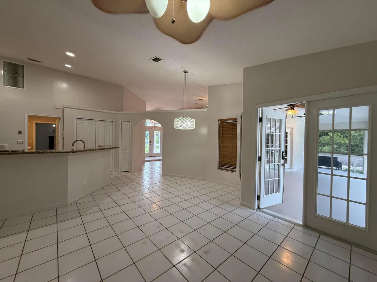 Residence photo 4