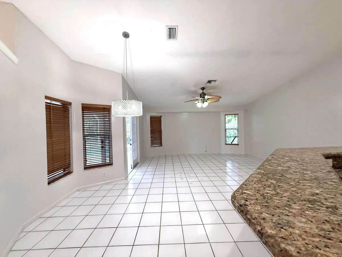Residence photo 19