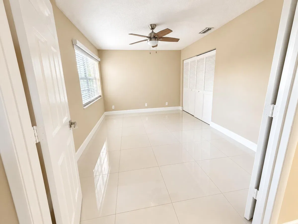  Residence photo 16