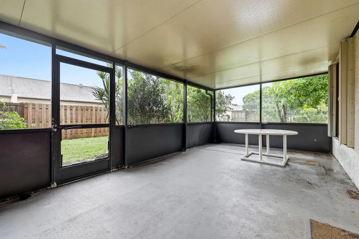  Residence photo 25