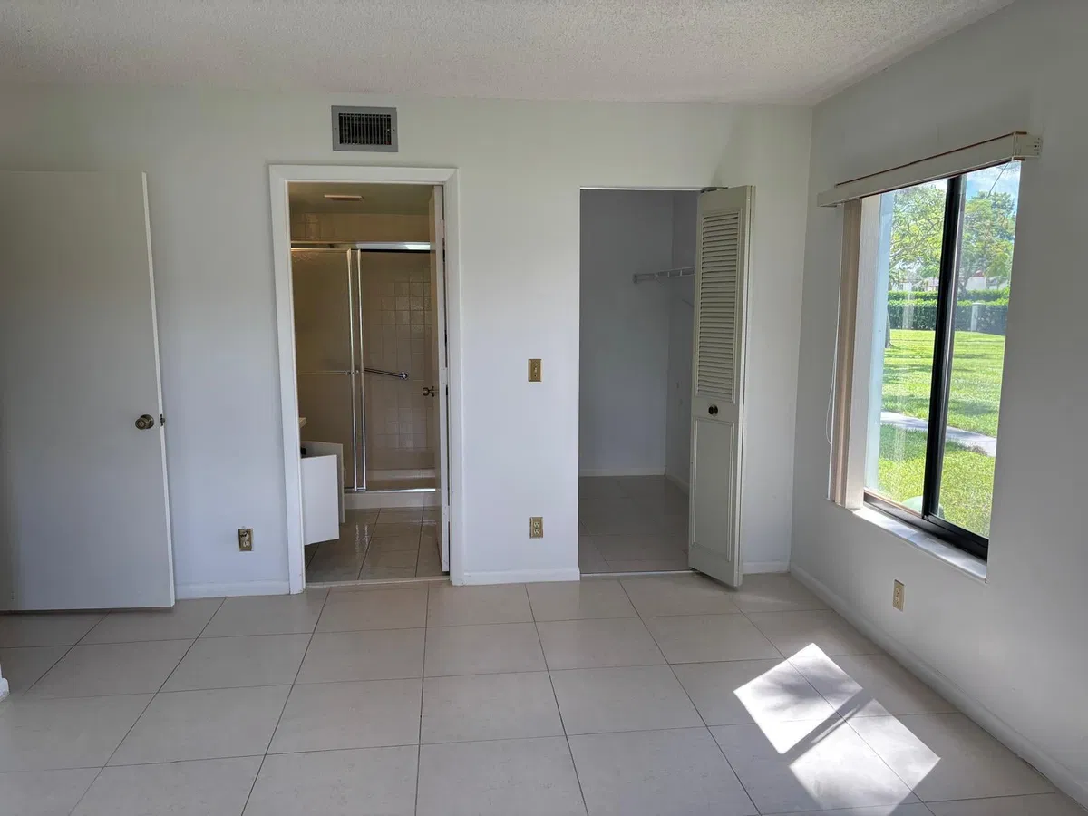  Unit E1 photo 16
