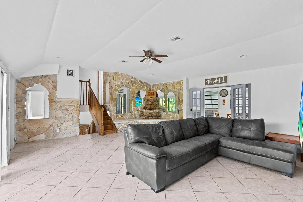  Residence photo 13