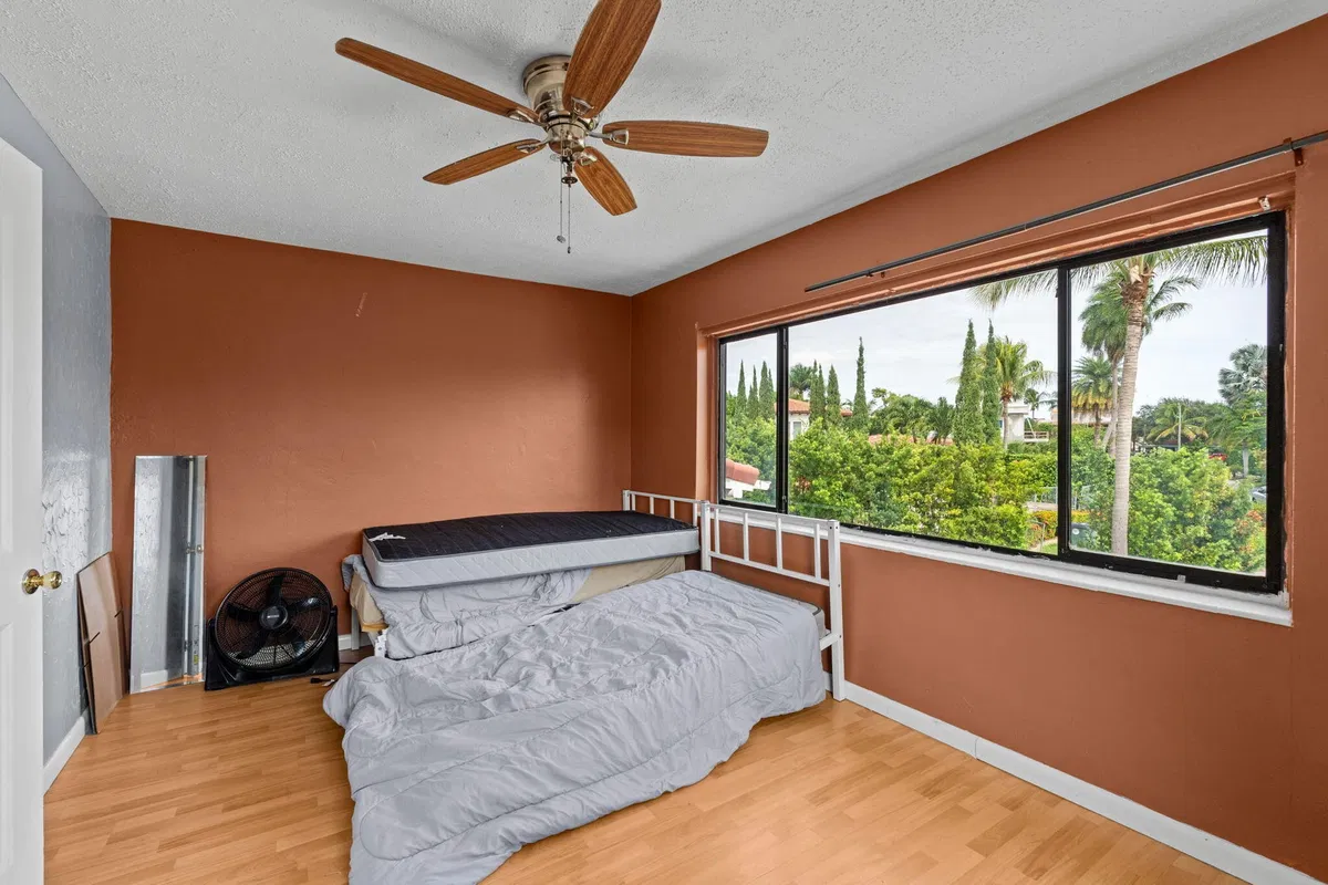  Residence photo 34