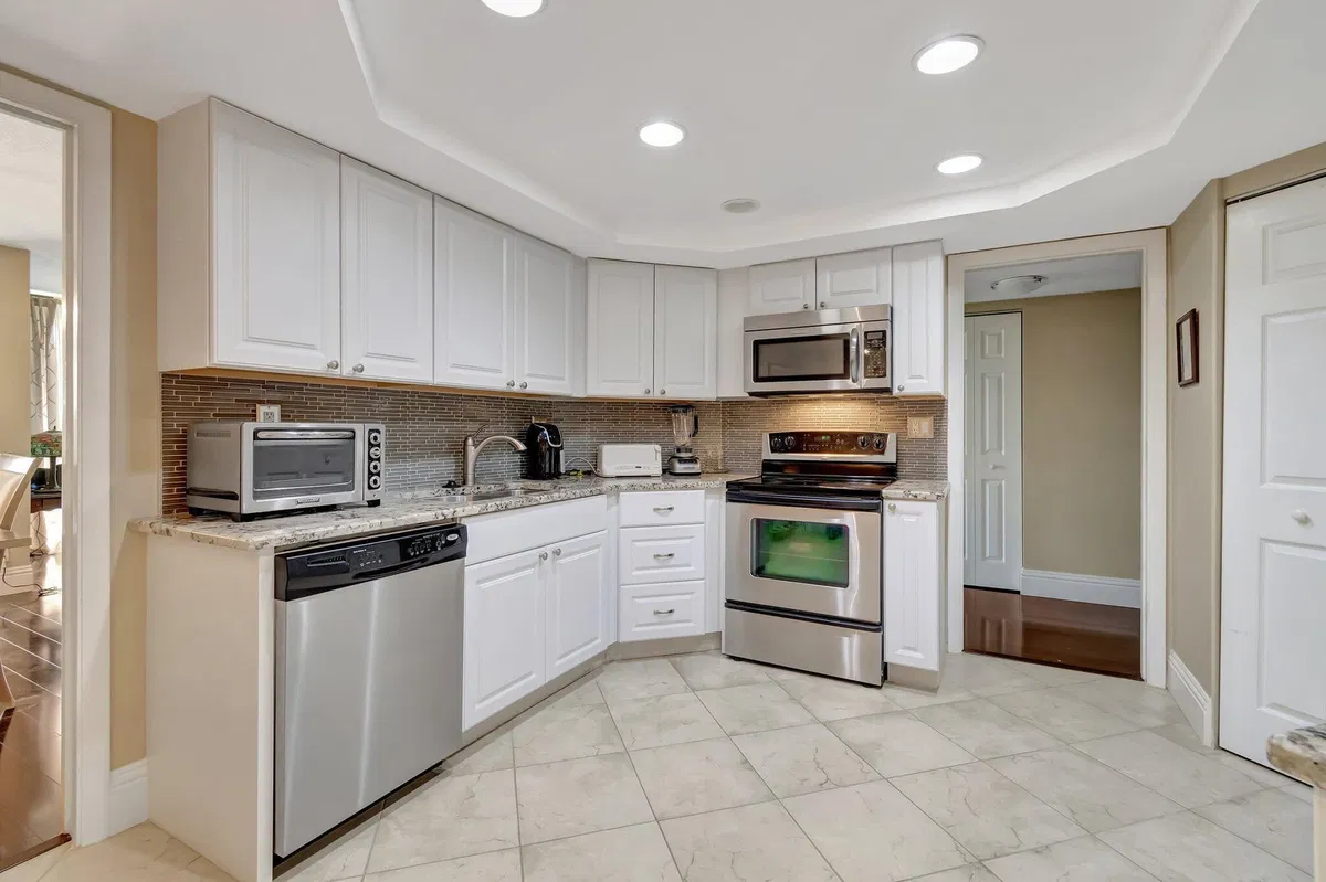 Unit 504 photo 7