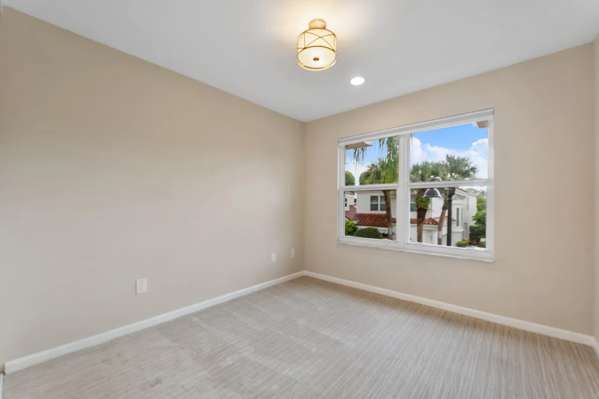  Residence photo 55
