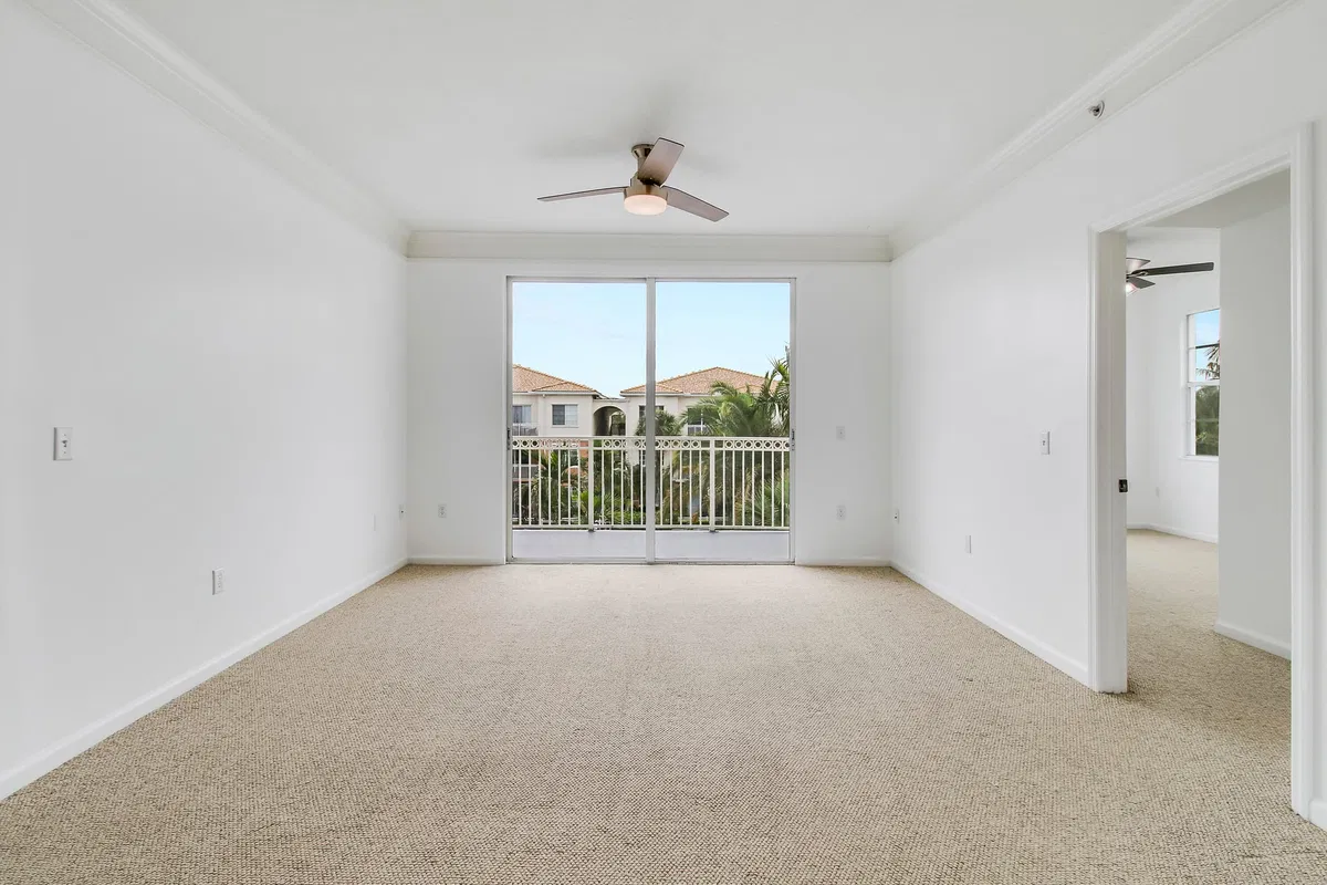 Residence photo 16