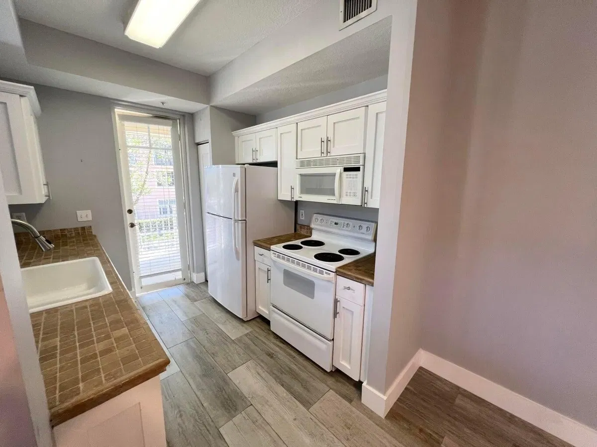 Unit 21 photo 10
