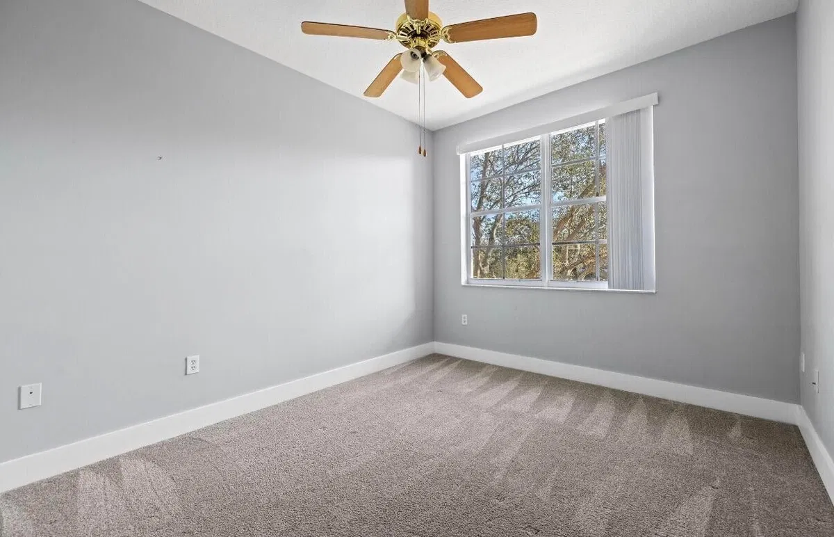 Unit 21 photo 19