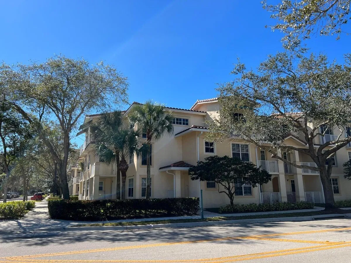 Unit 21 photo 28