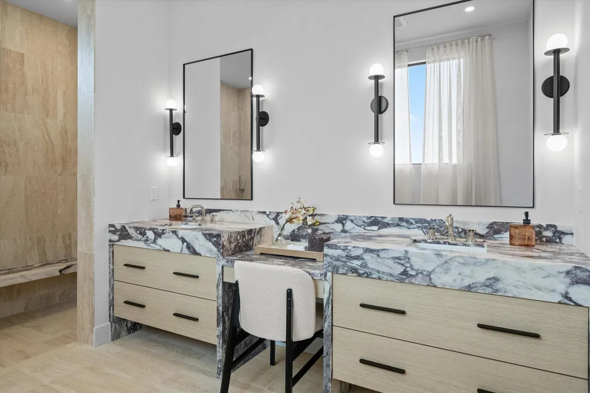 Residence photo 19