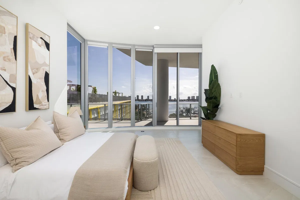 Nautilus 220 Unit 612 photo 16