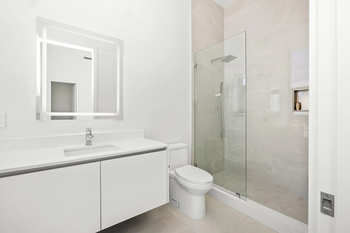 Nautilus 220 Unit 612 photo 28