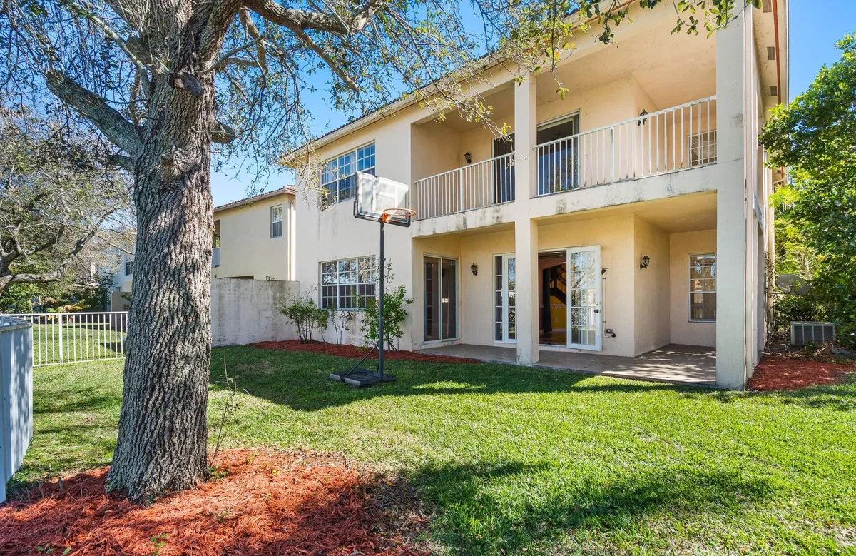  Residence photo 7
