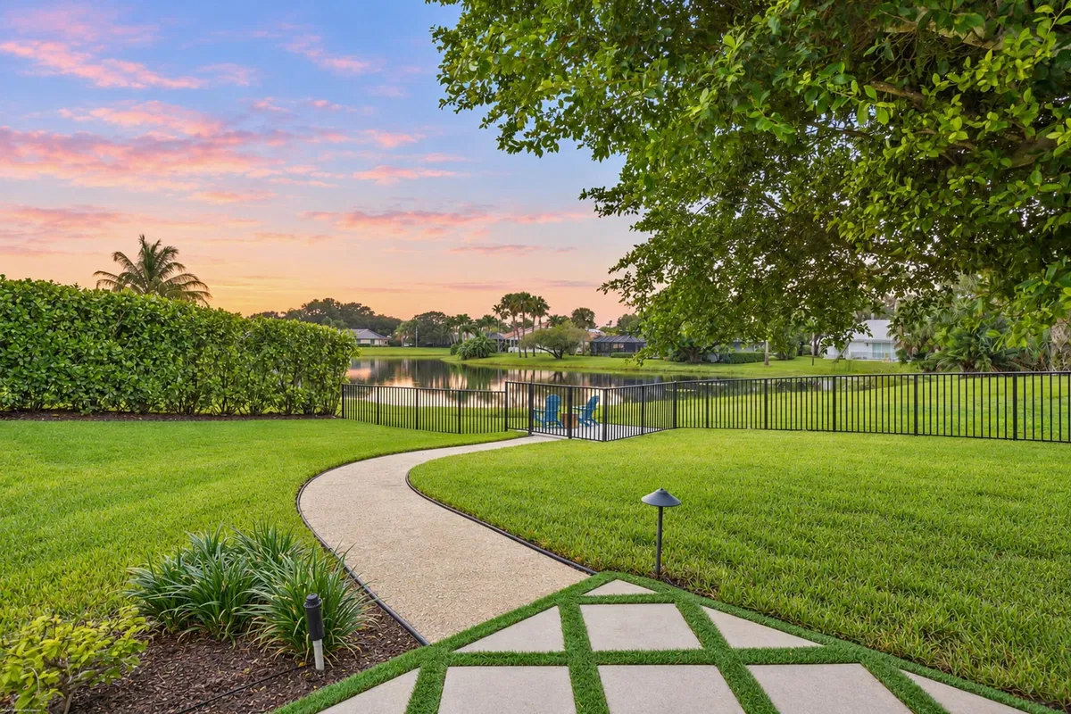 Heritage Oaks Residence photo 61