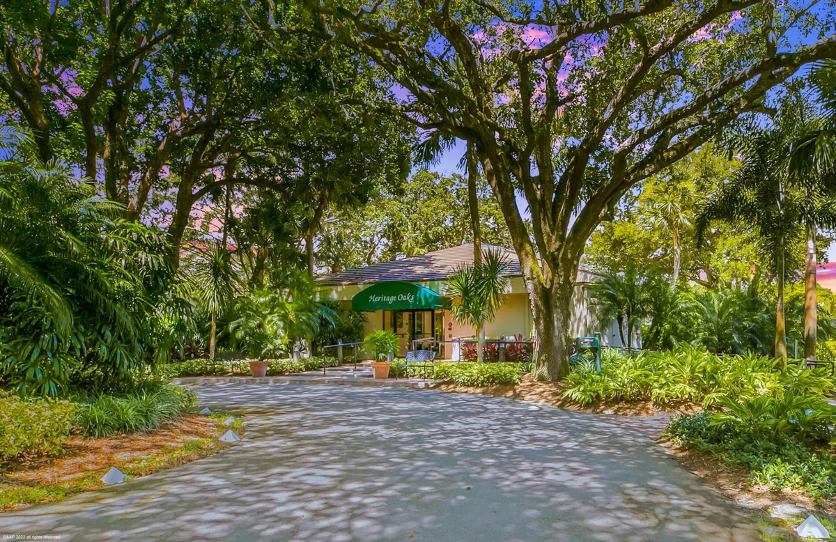 Heritage Oaks Residence photo 67