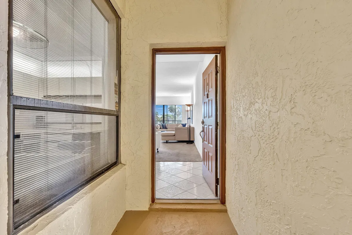 Unit 204 photo 4