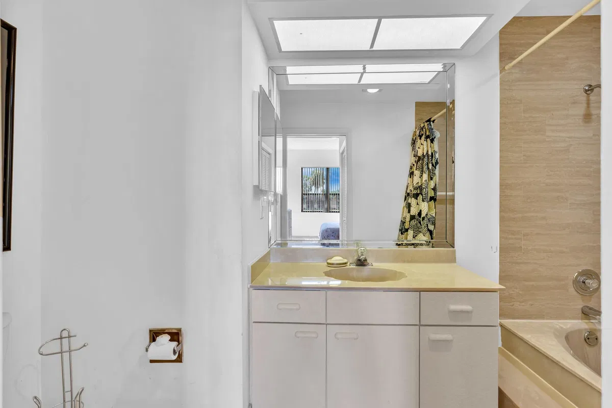 Unit 204 photo 31