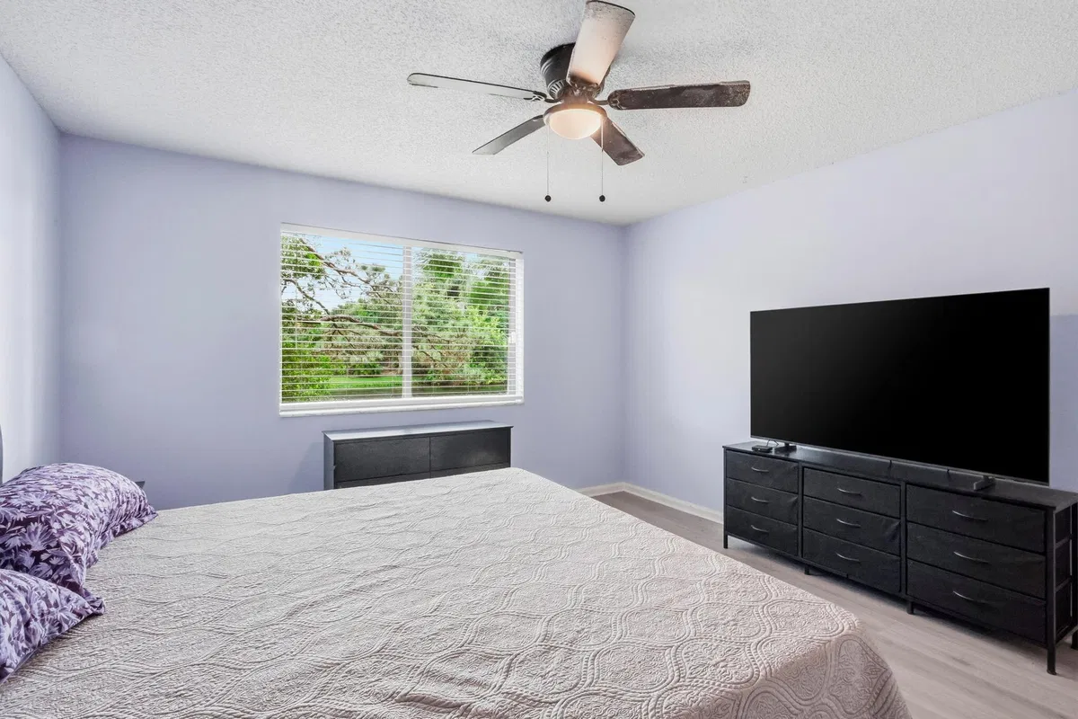 Unit 102 photo 16