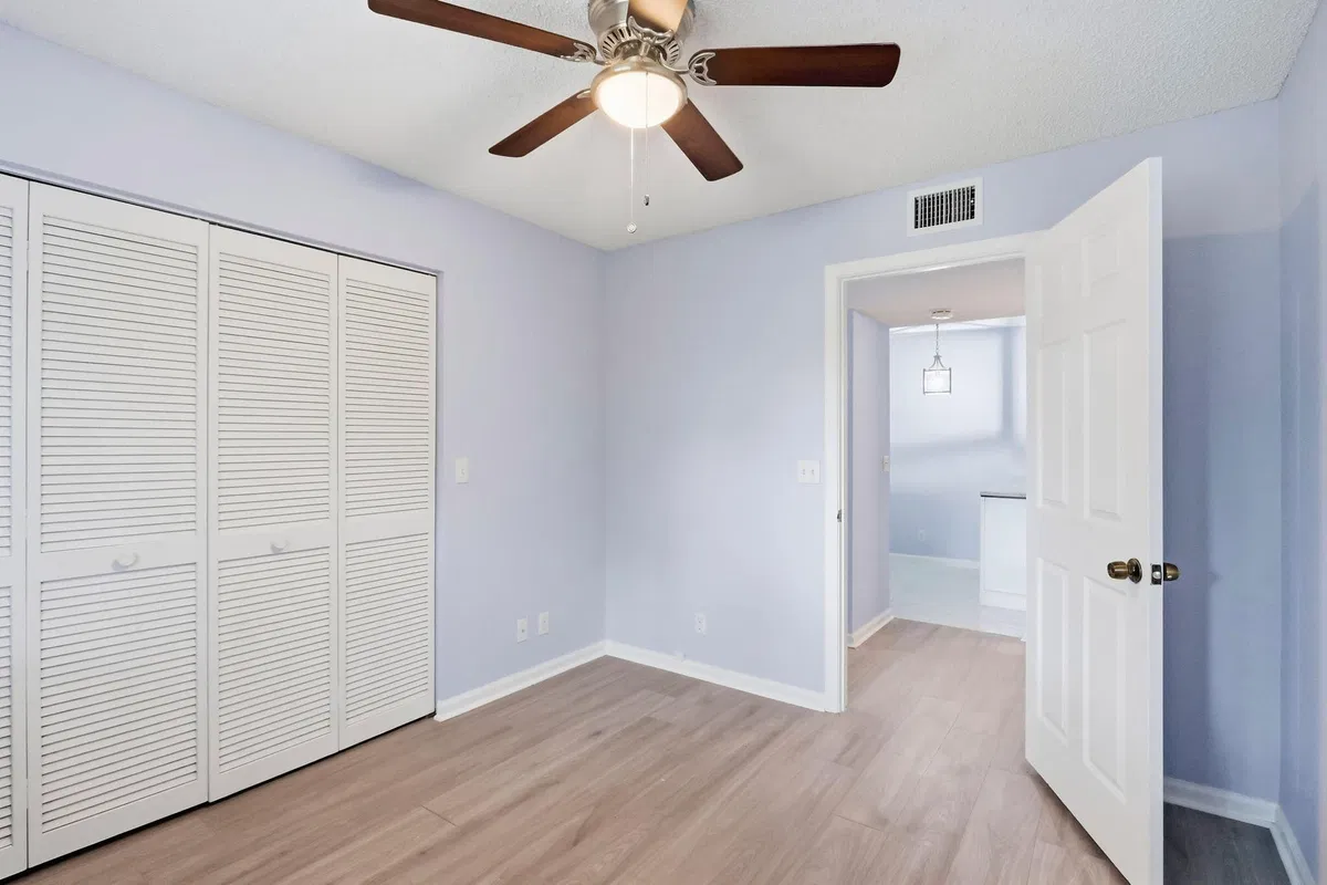 Unit 102 photo 19