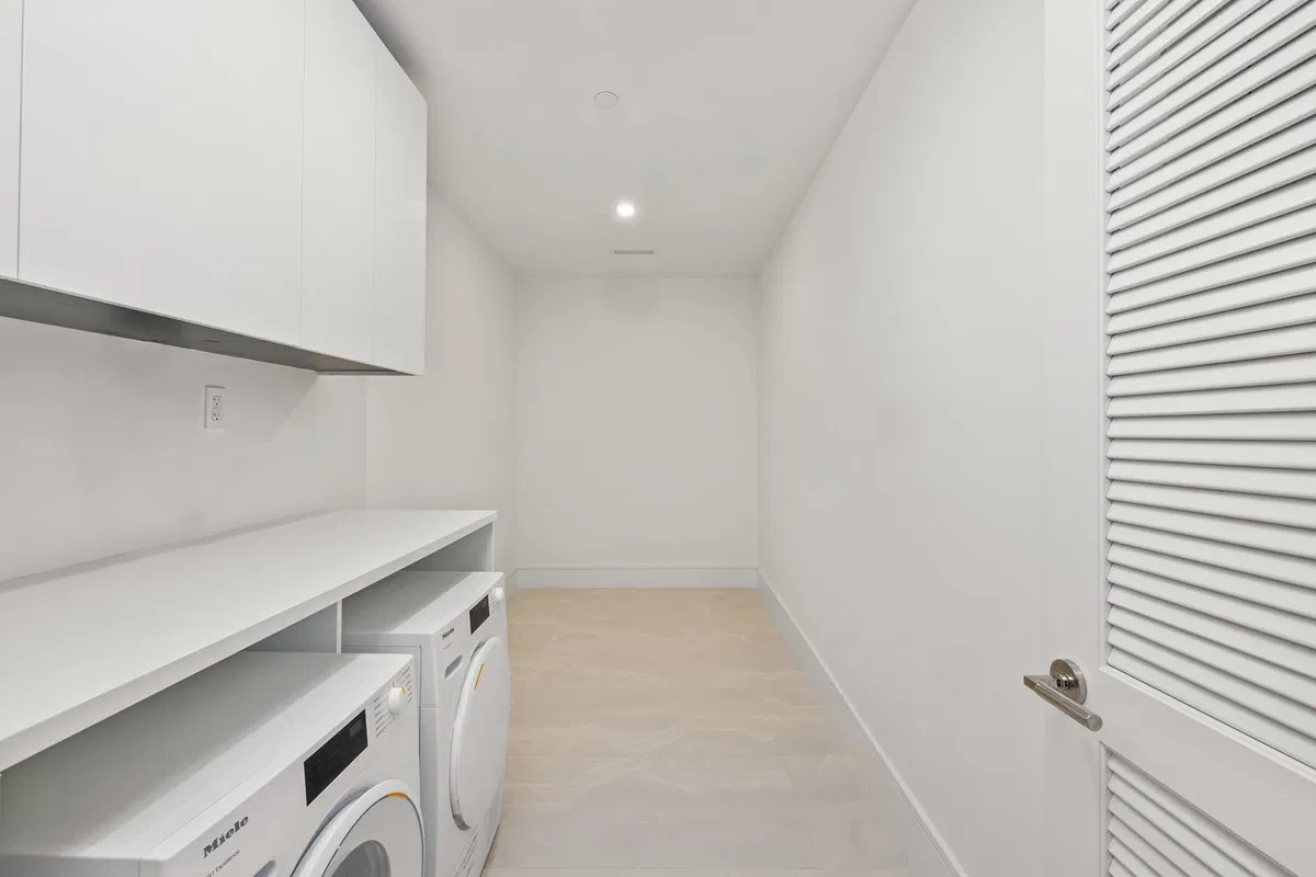 Nautilus 220 Unit 704 photo 25