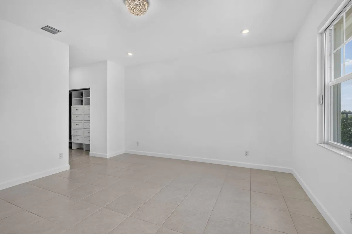 Residence photo 22