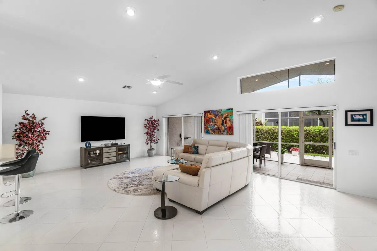 Residence photo 4