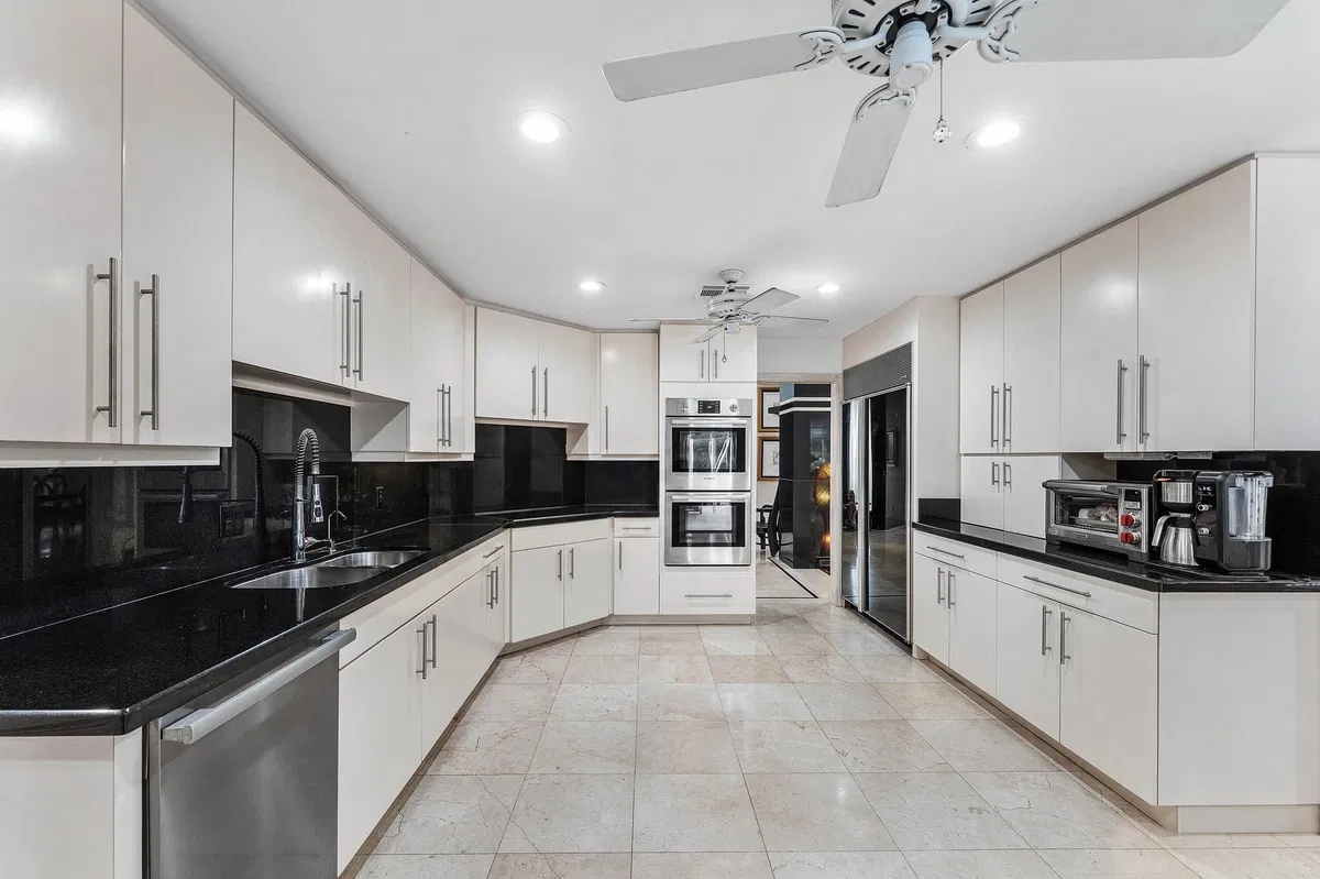 Residence photo 25