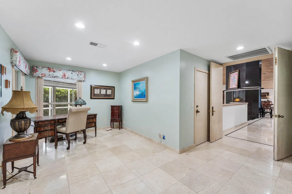 Residence photo 31