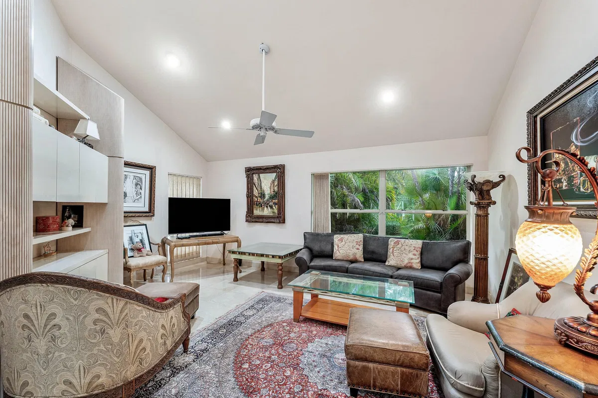 Residence photo 49