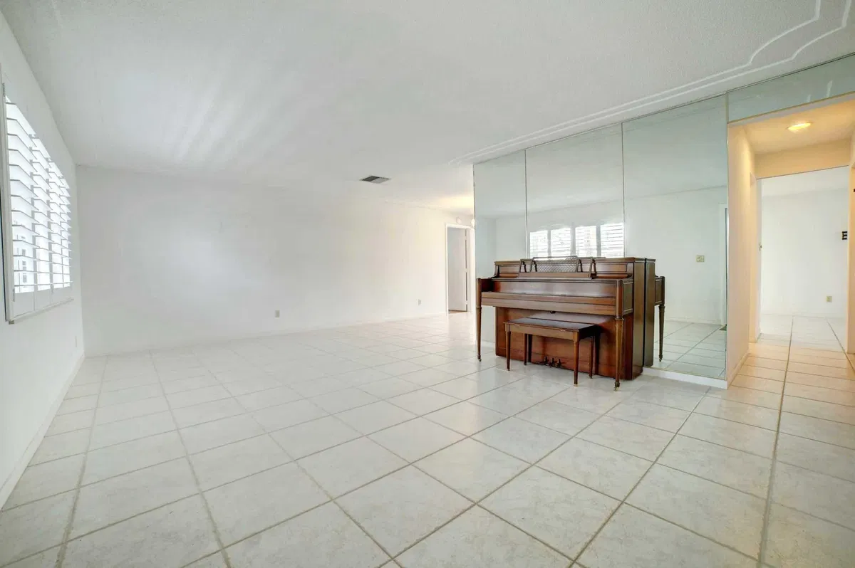 Residence photo 4