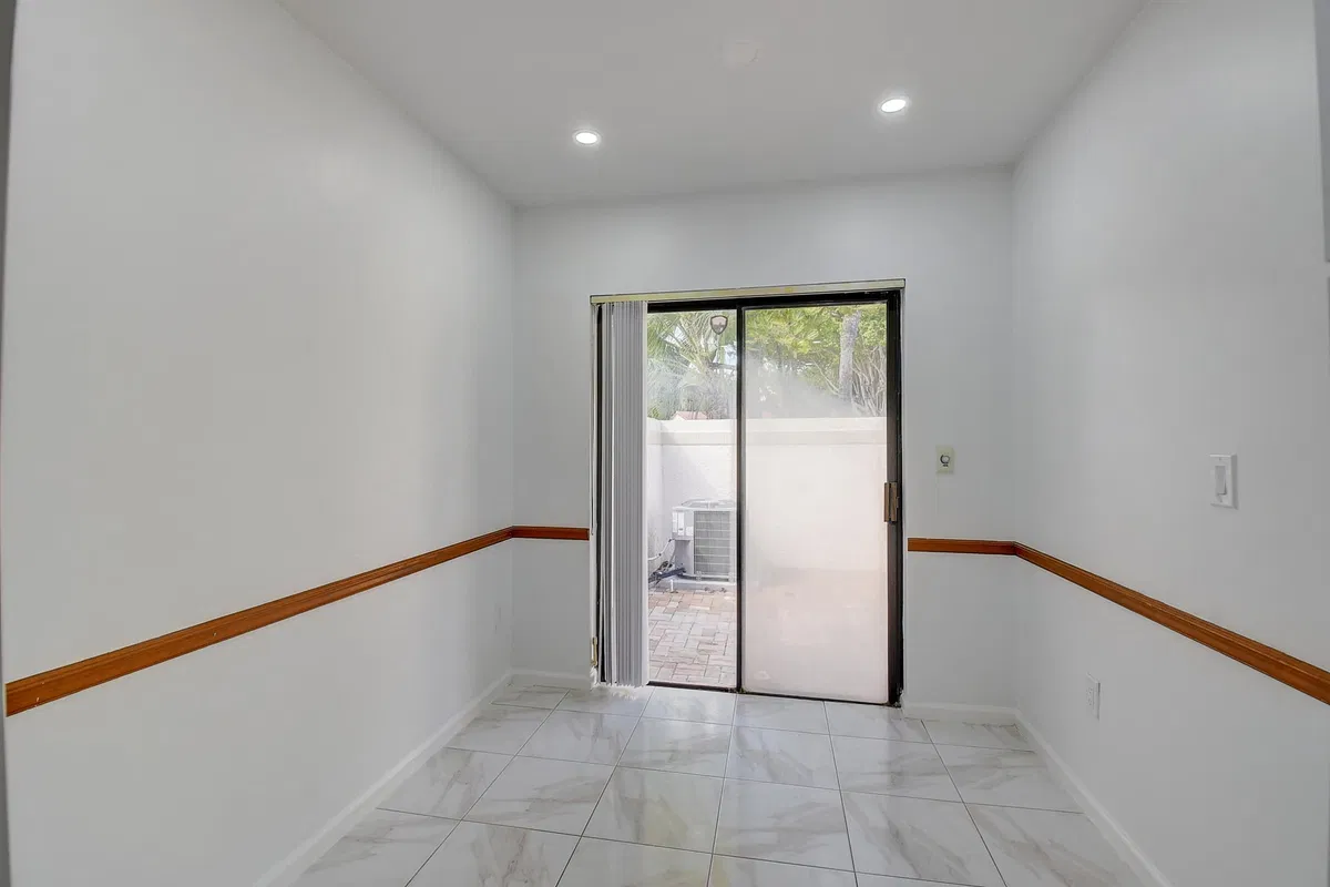 Residence photo 16