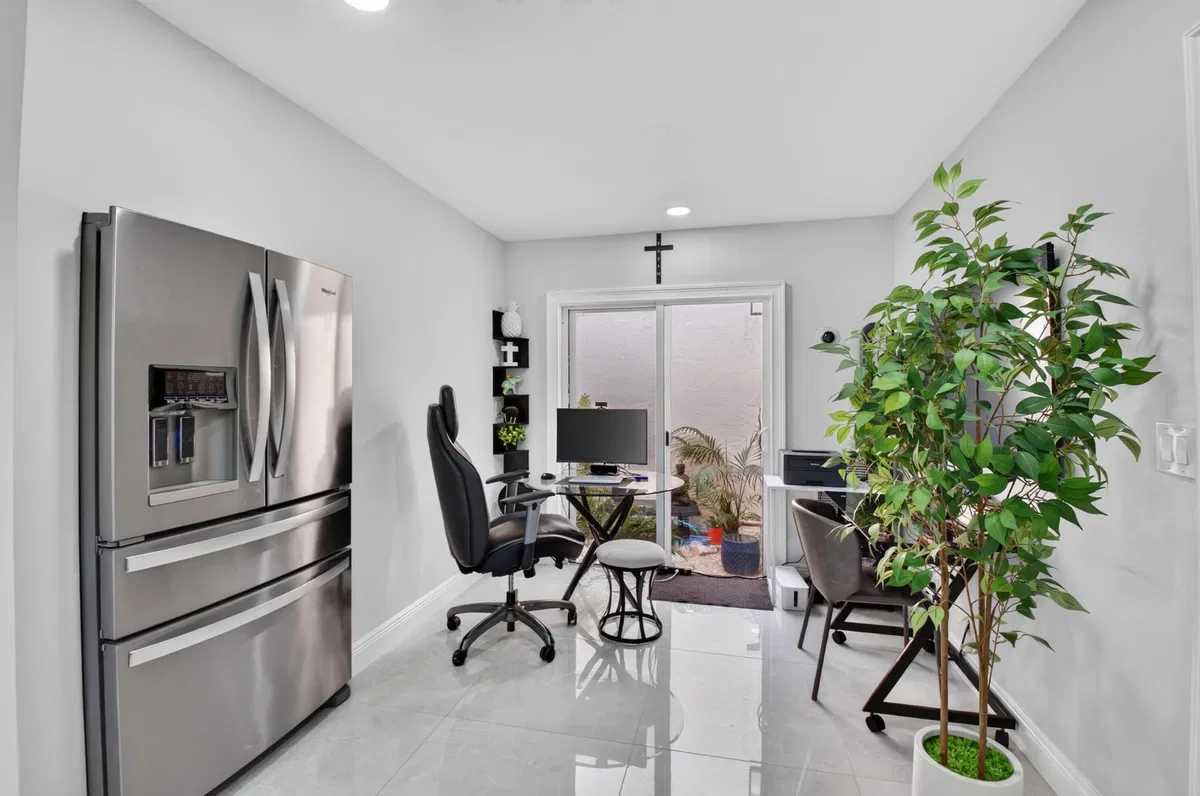 Residence photo 82