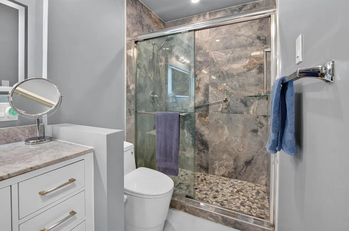 Unit 61 photo 28