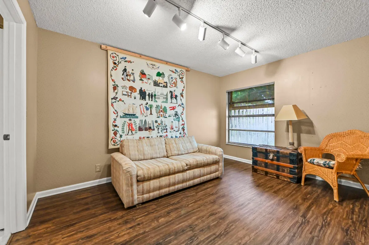 Residence photo 19
