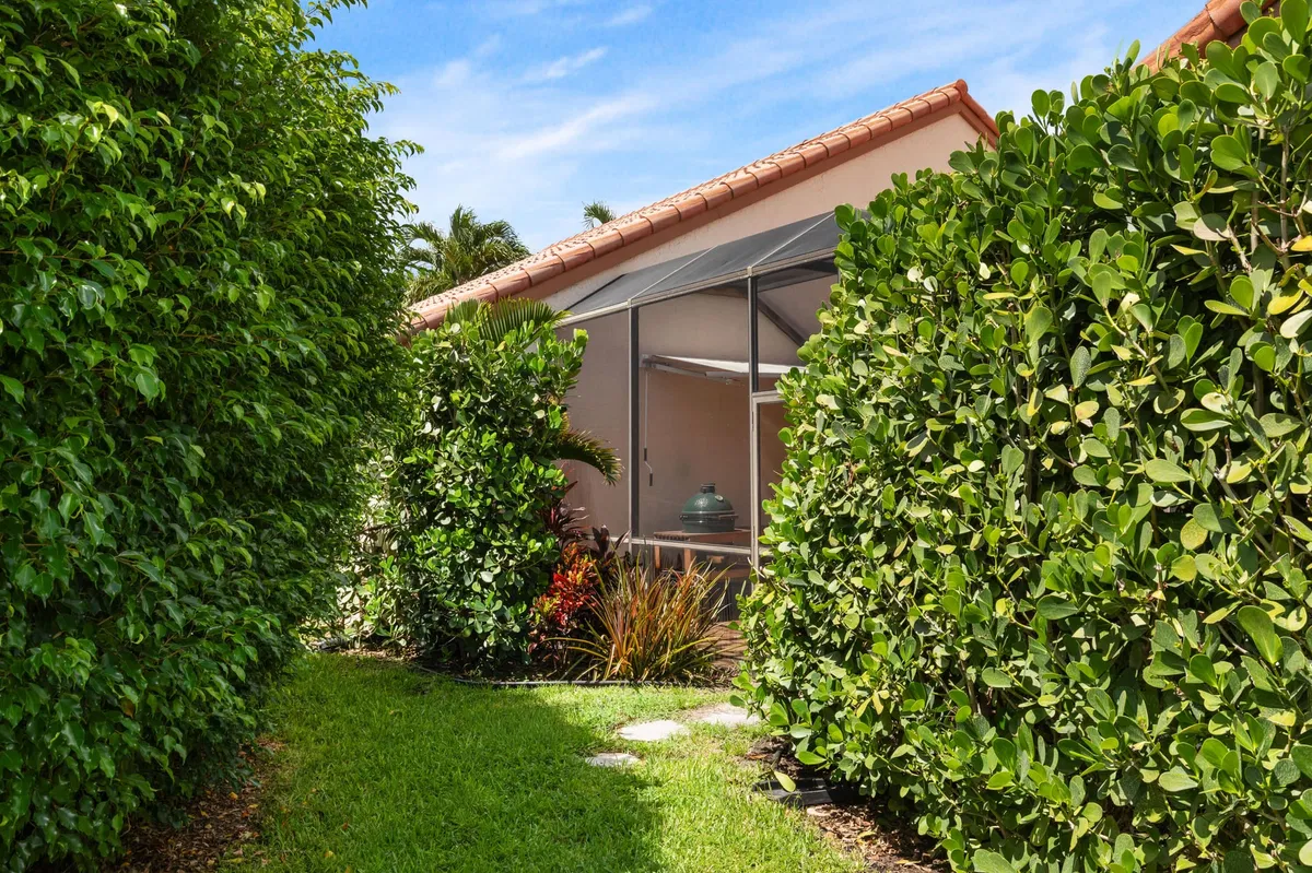 Residence photo 61