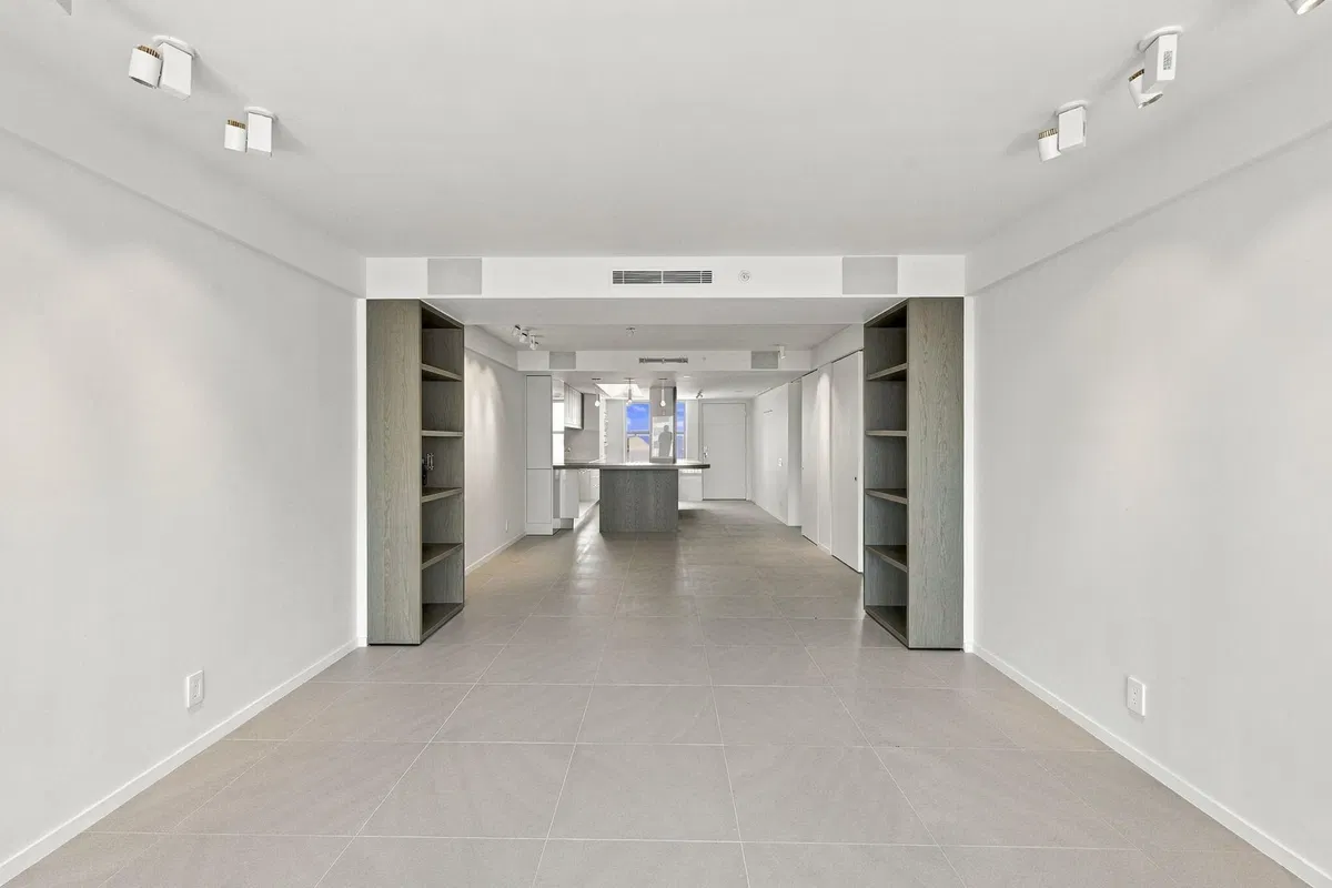 Unit 605 photo 7