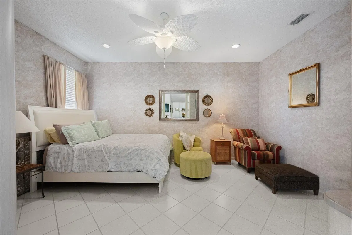 Residence photo 16