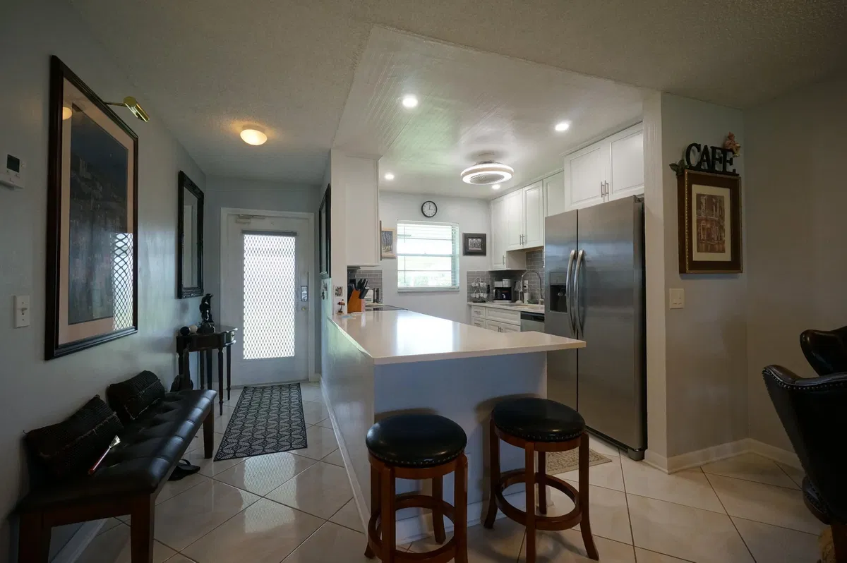 Unit 115 photo 4