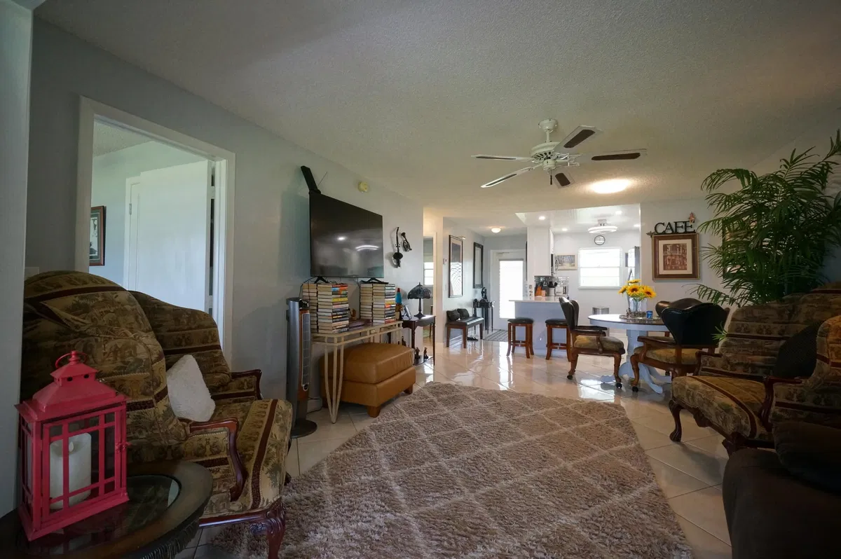 Unit 115 photo 10
